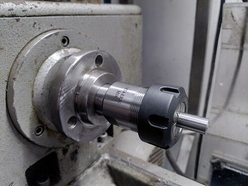 ER32 collet chuck in the lathe