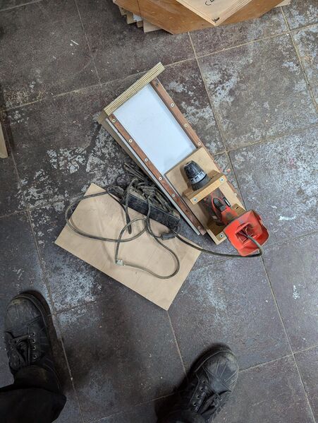 Bestand:Wood jig - deep hole boring.jpeg